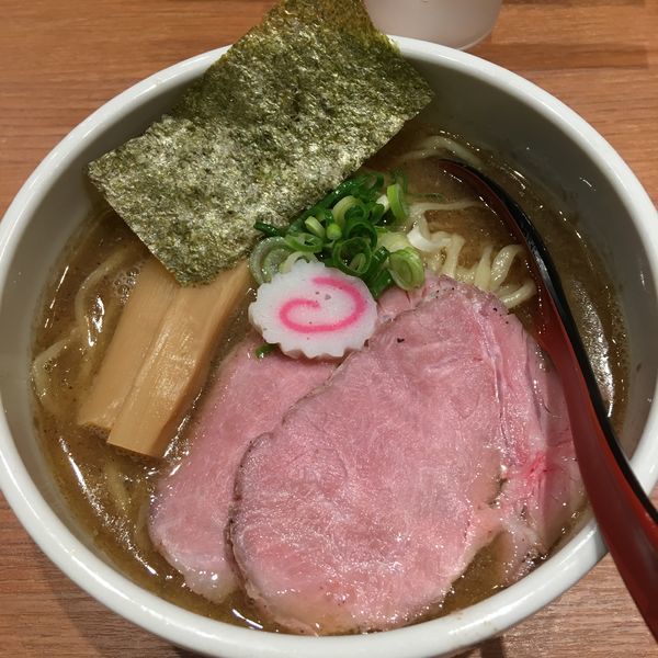 「煮干し中華」@煮干中華そば 鈴蘭 新宿店の写真