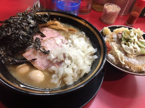 「5周年限定煮干し豚骨ラーメン&賄い飯」@家系ラーメン とらきち家の写真