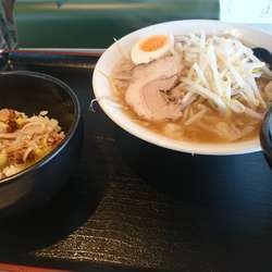 ランチ¥550 角ふじめんとミニ塩チャーシュー丼