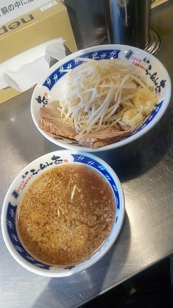 「つけ麵(脂少なめ・野菜普通・にんにく増し)800円」@らーめん大 池袋店の写真