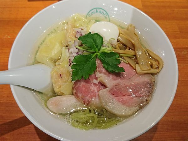 「特製ワンタングリーン麺(塩)1200円」@麺屋 六感堂 Rock'anDoの写真