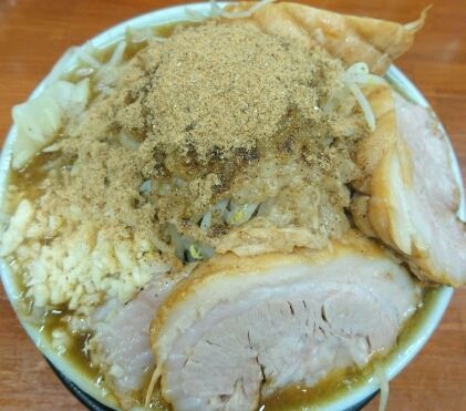 「ラーメン並豚２枚+魚粉」@ラーメン やまや 本店の写真