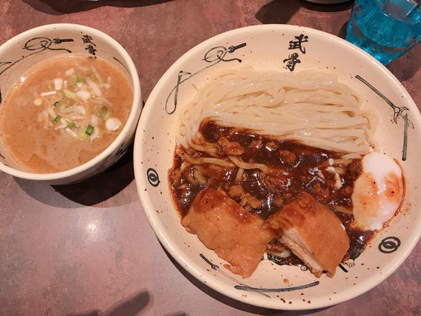 「外伝濃厚つけ麺 黒 中盛り （1200円）」@麺屋武蔵 武骨外伝の写真