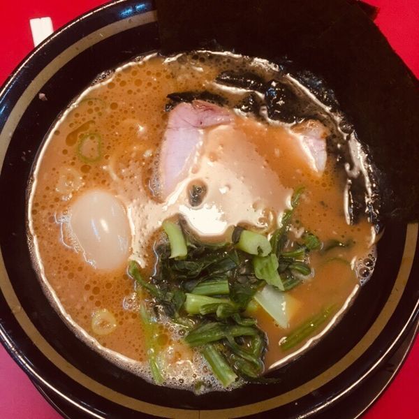 「ラーメン 脂少なめ 半麺 たまご 680」@家系ラーメン 王道 いしいの写真