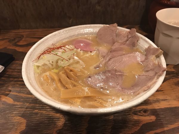 「ラーメン＋塩煮豚トッピング」@西中島 光龍益の写真