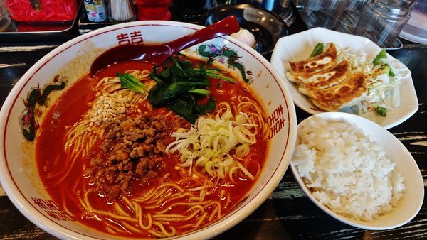 「麻辣担担麺+大盛り+餃子セット+温泉玉子」@ラーメン サカモトの写真