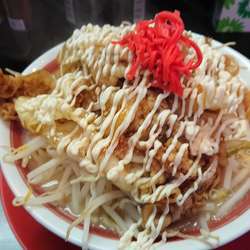 焼肉パンチヌードル 890円(大盛無料)