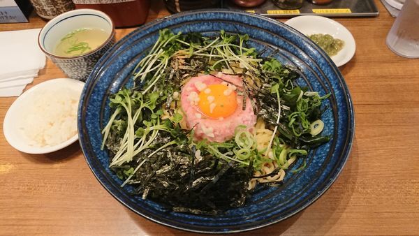 「ねぎとろそば（大盛） 880円」@魚介系まぜそば専門店 魚がしそば 新橋本店の写真