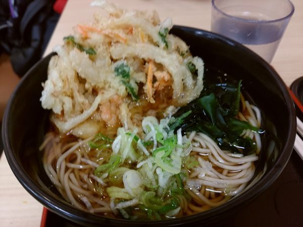 「かき揚げそば410円」@名代 箱根そば 小田原店の写真