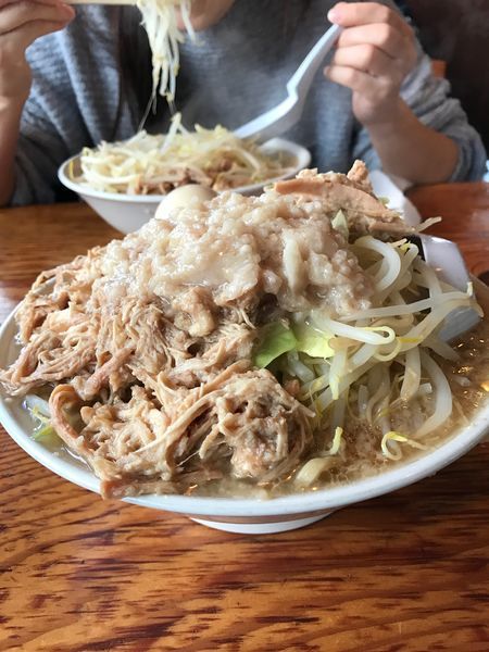 「ラーメン大、肉増し、野菜普通、にんにく増し、脂大」@麺とび六方 茅野店の写真