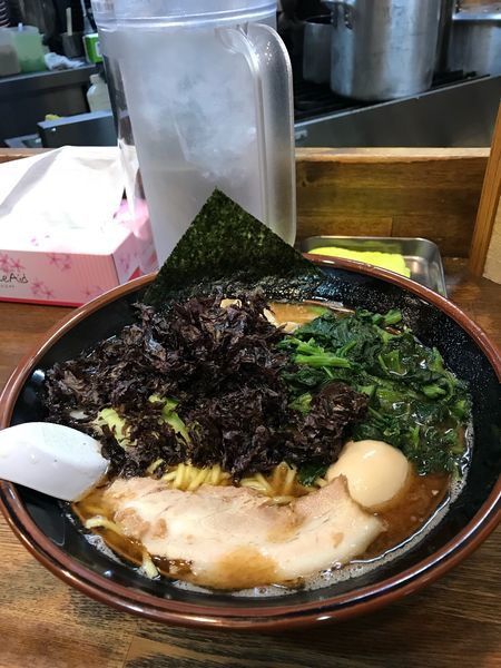 「豚骨醤油大、ほうれん草100円分、岩のり大、味玉、固め、濃いめ、」@らあめん 寸八 総本店の写真