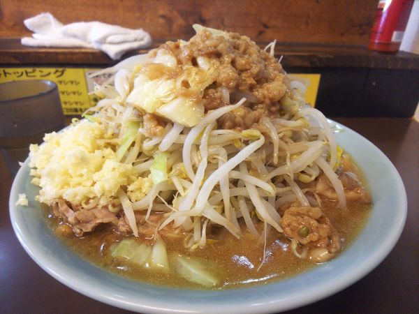 「中ラーメン、野菜チョイマシ、アブラニンニクマシ」@立川マシマシ秘密工場の写真
