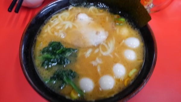 「中ラーメン、うずら」@壱六家 上大岡店の写真