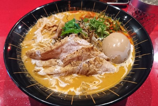 「北インドのスパイス味玉らぁめん(1030円)」@スパイスらぁめん釈迦 池袋店の写真