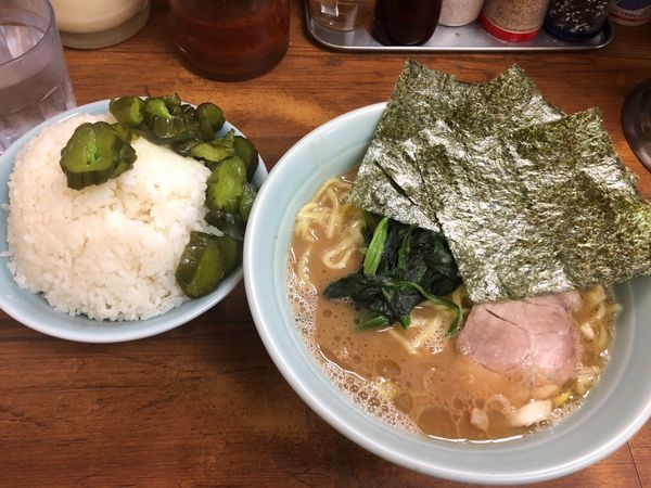 「ラーメン 650円 無料ライス大」@横浜ラーメン 武蔵家 船橋店の写真