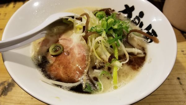 「香油らーめん　ネギ盛りトッピング」@狼煙 松本駅前店の写真