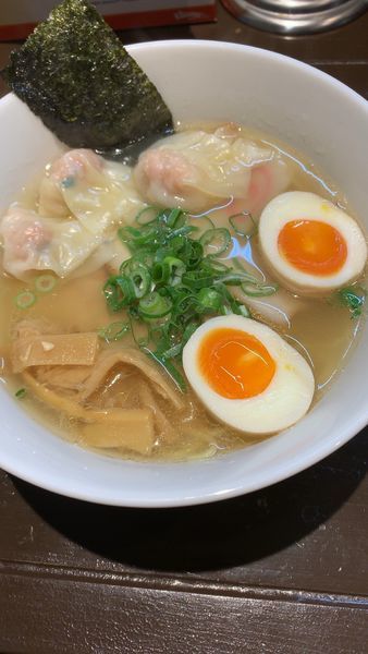 「塩つるぎそば（チャーシュー3枚、ワンタン3個、味玉）」@中華そば つるぎの写真