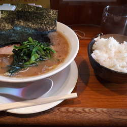ラーメン(味濃め、油多め)