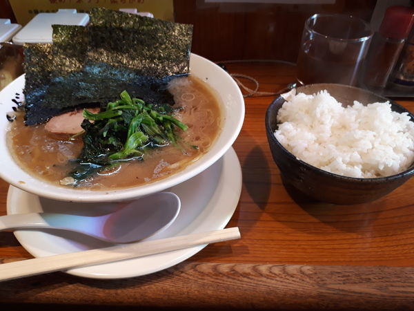 「ラーメン(味濃め、油多め)」@横浜家系ラーメン つばさ家 立川店の写真