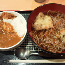 新宿ミニカレーセット600+舞茸天100=700円