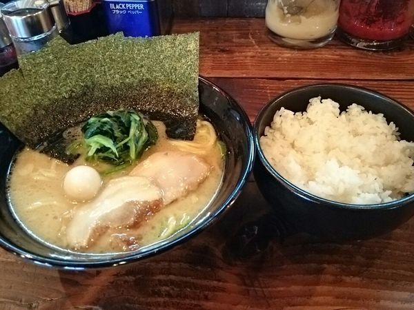 「醤油ラーメン」@横浜家系ラーメン 弌家の写真