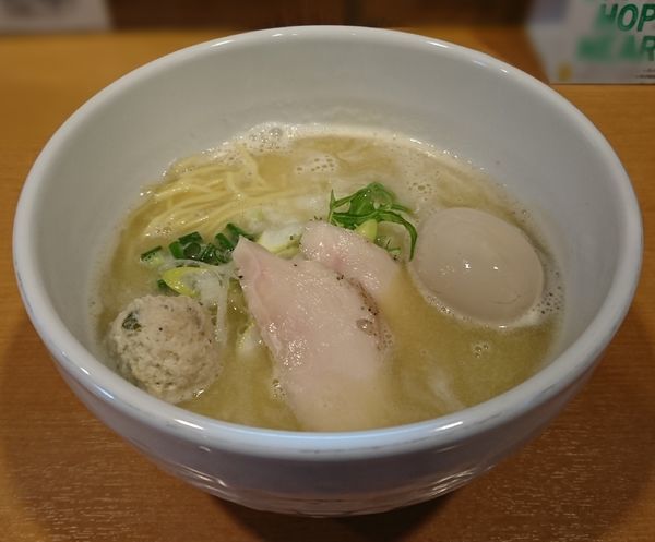 「塩らーめん＋味玉」@ラーメン志の写真