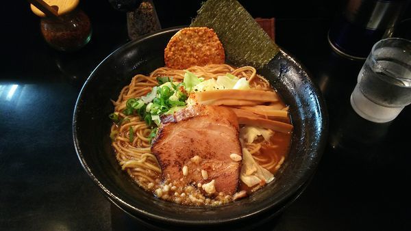 「焦がし醤油ラーメン（鶏）」@麺家 うえだの写真