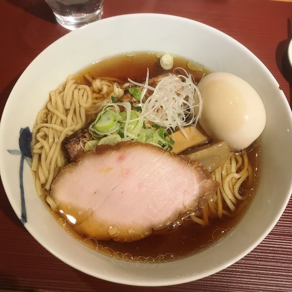 「醤油 細麺 味玉」@麺 みつヰの写真