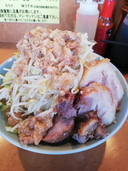 「中ラーメン」@立川マシマシ ロイヤルスープの写真