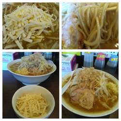 特大ラーメン（アブラ、ショウガ）＋チーズ＋カレー