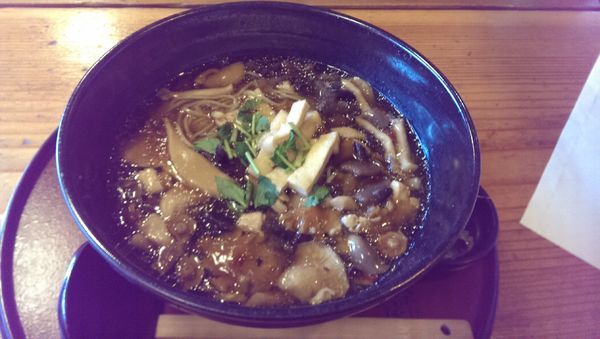 「きのこそば、大盛り」@栄茶屋の写真