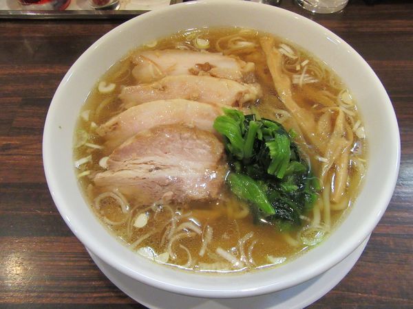 「中華そば（６５０円）＋チャーシュー２５０円」@麺屋 亀城の写真