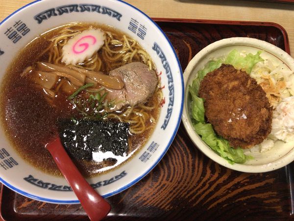 「ラーメン470円+辛口にんにく味30円(+コロッケ丼390円」@手打ちうどんそば 小山屋の写真