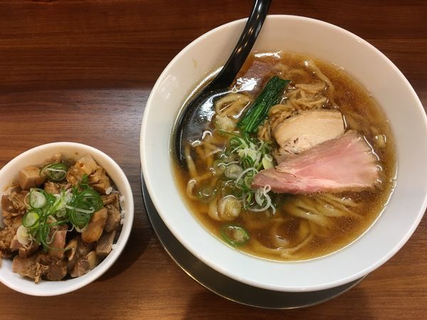 「醤油ラーメン(大盛り)」@純手打ち だるまの写真