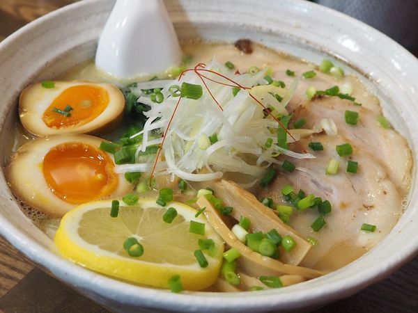 「鶏白湯らーめん塩全部のせ」@大葉の写真