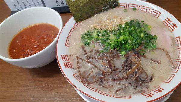 「ラーメン＋豚トマト」@博多長浜らーめんもりやの写真