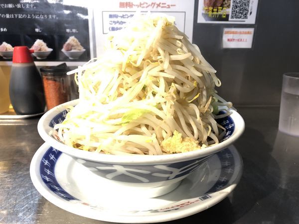 「塩らーめん 野菜マシ・ニンニク少し(味薄め、脂少なめ)」@ラーメン大 下高井戸店の写真