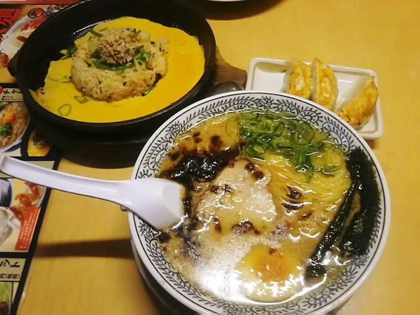 「醤油とんこつラーメン黒チャーハン餃子セット1058円」@丸源ラーメン 小平店の写真