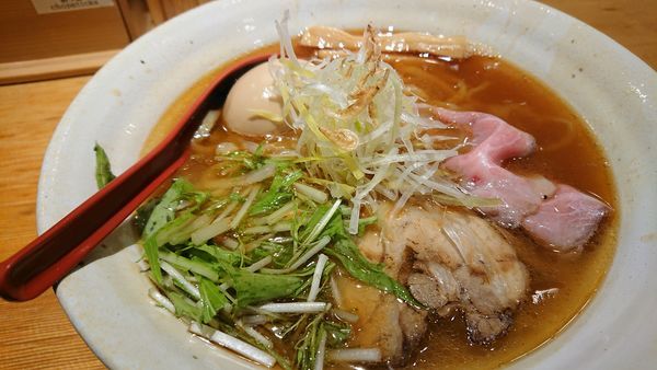 「味玉入り焼きあご塩らー麺（大盛）」@焼きあご塩らー麺 たかはし 新宿本店の写真