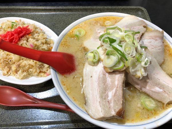 「みそチャーシューメンと半チャーハン」@食堂 ニューミサの写真