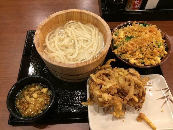 「釜揚げ(並)+野菜かき揚げ+ご飯」@丸亀製麺 大宮すずらん通り店の写真