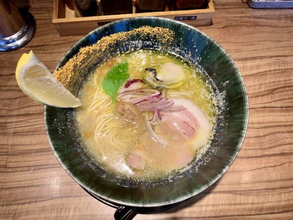 「牡蠣らーめん＋替え玉」@中華そば 鷸の写真