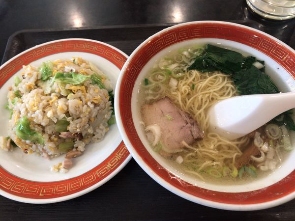「レタス炒飯＋半塩ラーメン 850円」@長城飯店の写真