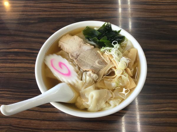 「ワンタンメン・ひもかわ麺(¥650)」@手打ちラーメン 足利麺の写真