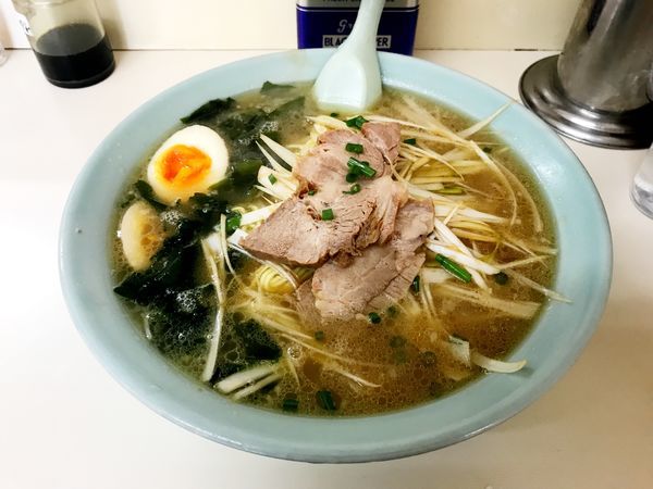 「ネギラーメンに味つけ玉子」@ラーメンショップ 国立店の写真