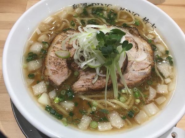 「大粒背脂のあご出汁醤油らーめん」@和風ピンポン竹末の写真