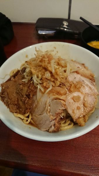 「豚ラーメン汁無し」@俺の生きる道 つくば店の写真