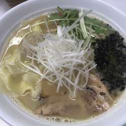 ワンタンしおらーめん・細麺（930円）