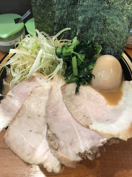 「チャーシューメン、トッピング味玉、白髪ねぎ」@末廣家の写真
