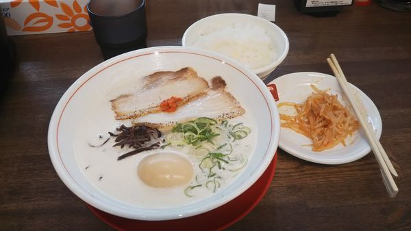 「濃厚とんこつラーメン」@濃厚とんこつラーメン 一鶴 朝日店の写真